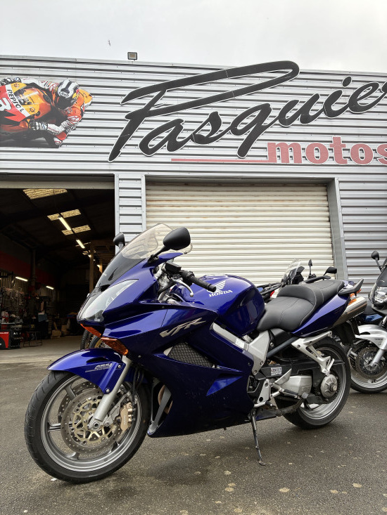 VFR 800 - 07/2005 - 55 617 kms - 2290€ - AVRANCHES