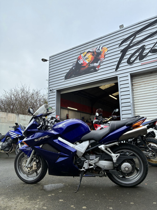 VFR 800 - 07/2005 - 55 617 kms - 2290€ - AVRANCHES