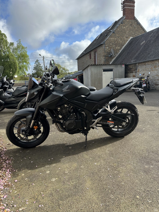 Hornet 500 noir 11986 km - AVRANCHES